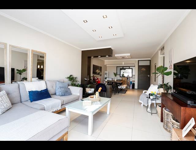 2 BEDROOM APARTMENT FOR SALE IN UMHLANGA CENTRAL